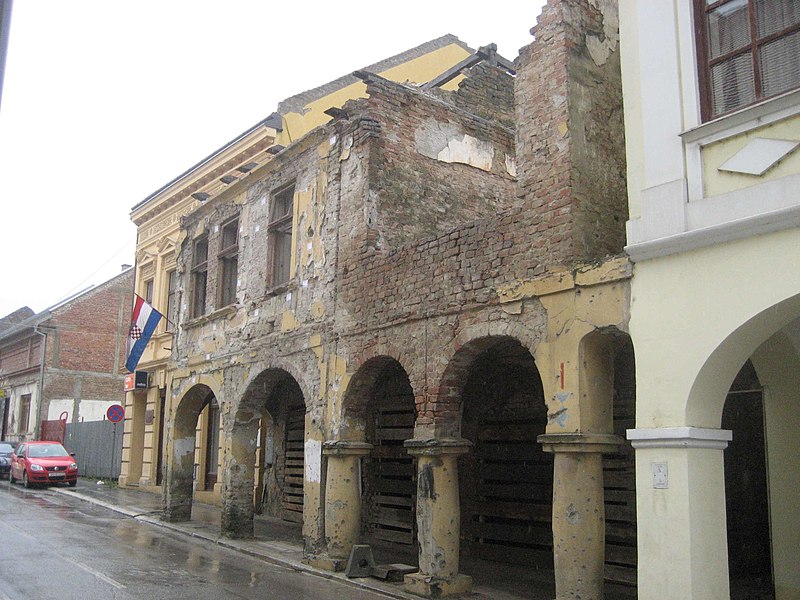 File:Vukovar Mainstreet.JPG