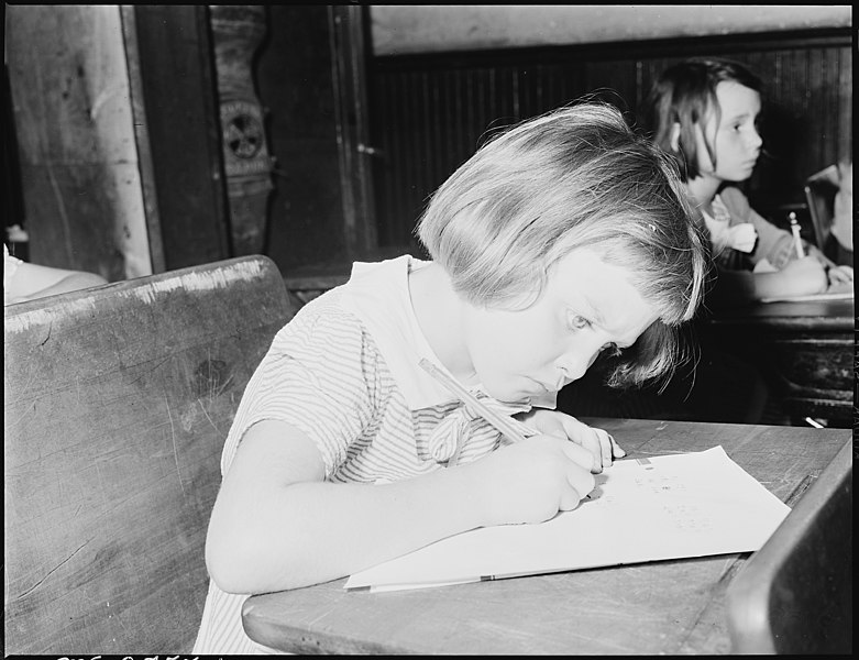 File:Wanda Lee Sergent who is seven years old and in the second grade. Lejunior, Harlan County, Kentucky. - NARA - 541364.jpg