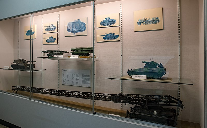 File:Wehrtechnische Sammlung der Bundeswehr (27859088419).jpg