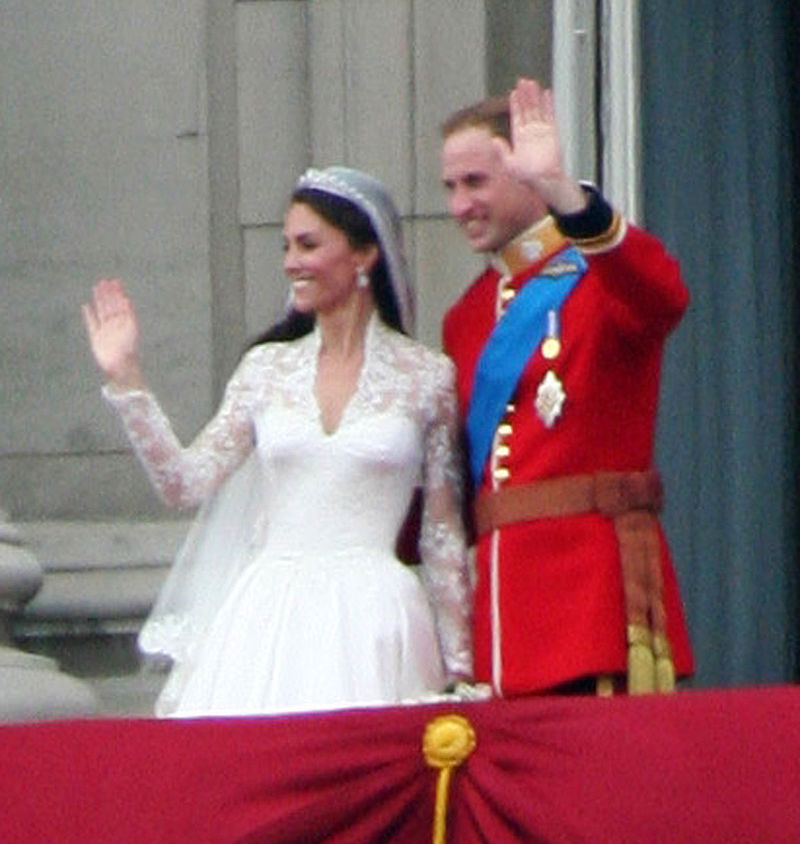 Kate Middleton Wears Festive Red Jenny Packham Gown & Lotus Flower Tiara:  See Photos | Observer