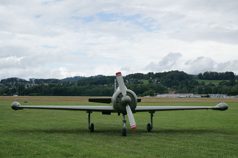 File:Yakovlev Yak-52 RA-1919K at IBT'11 front view.jpg