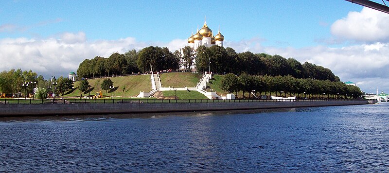 File:Yaroslavl-strelka.JPG