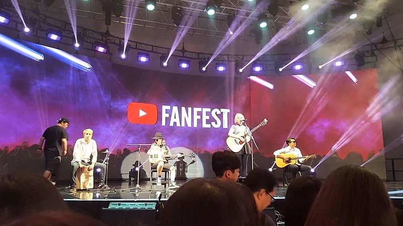 File:YouTube FanFest Korea 2015 in Sinhyeonhuiwagimnuteu 2.jpg