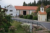 Oude dorpskapel en boerderij