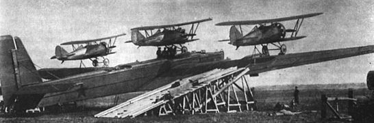 Zveno-2 parasite aircraft project with Tupolev TB-3 (airborne aircraft carrier) and three I-5s (USSR)