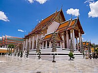 The facade of Phra Wihan Luang (meeting hall), Wat Suthat, Bangkok (2020) wadsuthasnethphwraaraamraachwrmhaawihaar ekhtphrankhr krungethphmhaankhr (9).jpg