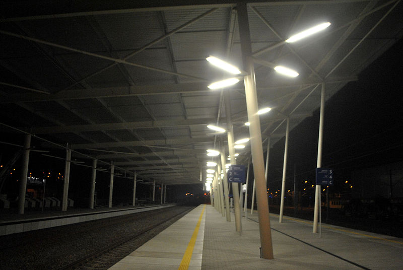 File:Łódź Widzew train station platform.jpg