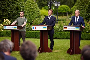 Emmanuel Macron: İlk yılları ve eğitimi, Mesleki kariyeri, Siyasi kariyeri