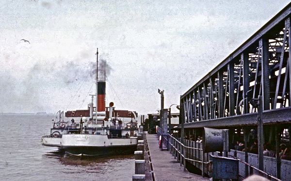 PS Lincoln Castle at New Holland Pier railway station