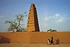 1997 277-9A Agadez Moschee cropped.jpg