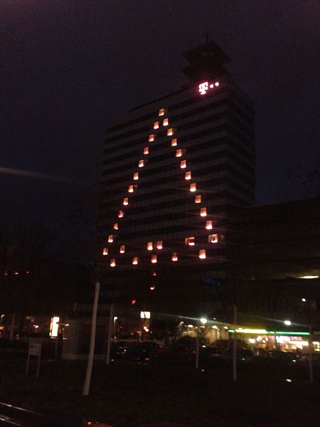 File:2013-12-22 Telekomhochhaus Wbaum.jpg