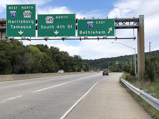 PA 309 northbound at the interchange with I-78 and PA 145 in Lanark