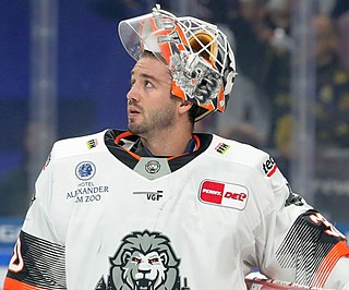 <span class="mw-page-title-main">Jake Hildebrand</span> American ice hockey player