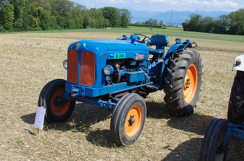 File:3ème Salon des tracteurs anciens - Moulin de Chiblins - 18082013 - Tracteur Ford Major - 1956 - gauche.jpg