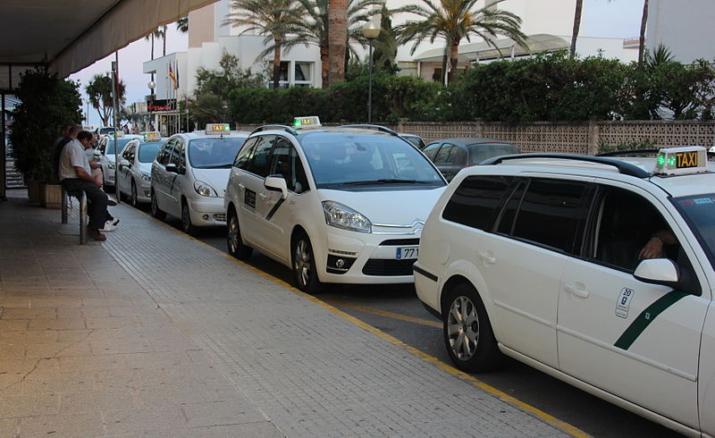 File:804 Taxistand in Cala Millor.jpg