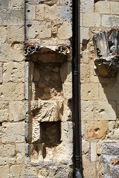 File:Abbaye de la Sauve-Majeure niche pour statue façade sud b.JPG