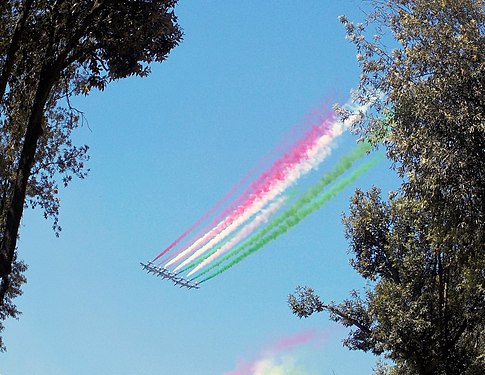 Aermacchi MB 339 AP.A.N. 'Frecce Tricolori' on the skies of Rome (2017)