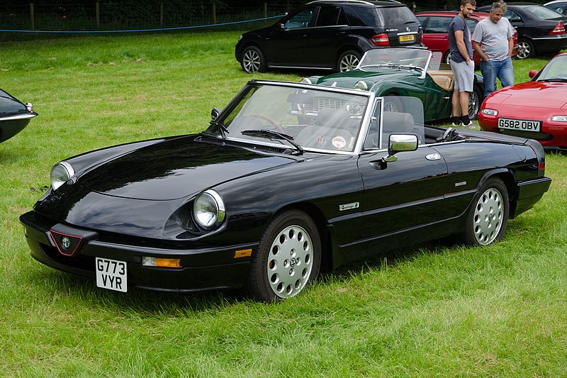 File:Alfa Romeo Spider (1990) (15335582472).jpg