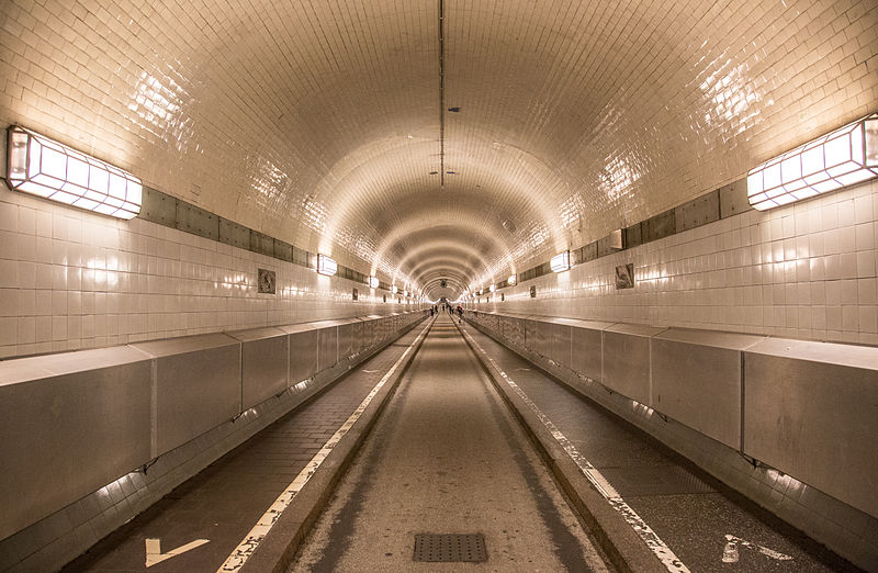 File:Alter Elbtunel, Hamburg (15335037792).jpg