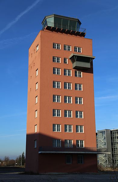 File:Alter Riemer Flughafen Tower Muenchen-2.jpg