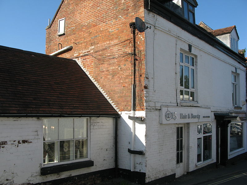 File:Alvechurch 15and 16 the Square.JPG