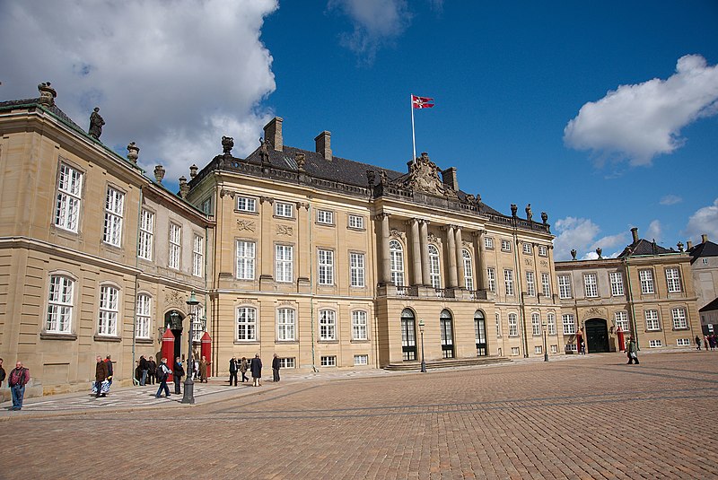 File:Amalienborg slott 6.jpg