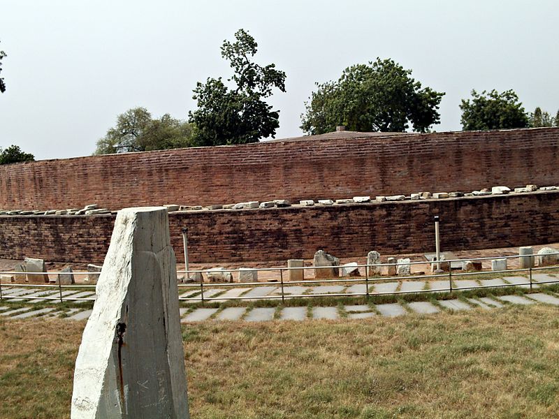 File:Amaravathi Sthupa 01.JPG