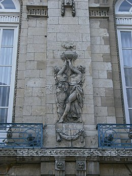 Amiens, façade de l'ancien théâtre (détail).JPG