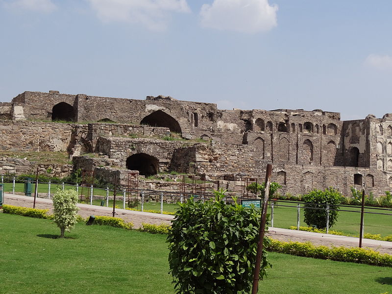 File:Another part of the Golkonda fort.JPG