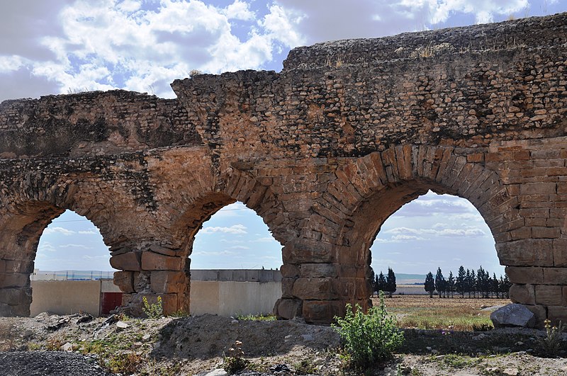 File:Aqueduc de Zaghouan 13.jpg