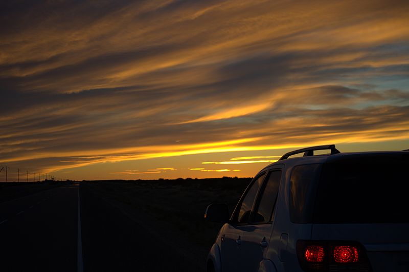 File:Atardecer en peninsula valdes.jpg