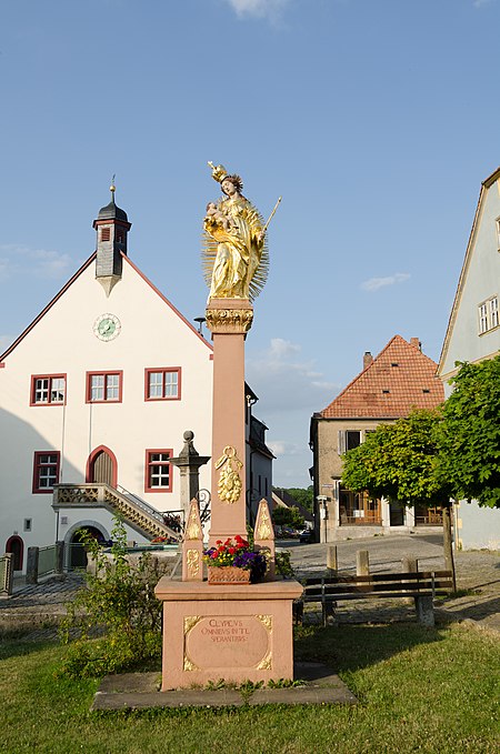 Aub, Marktplatz, Mariensäule 002