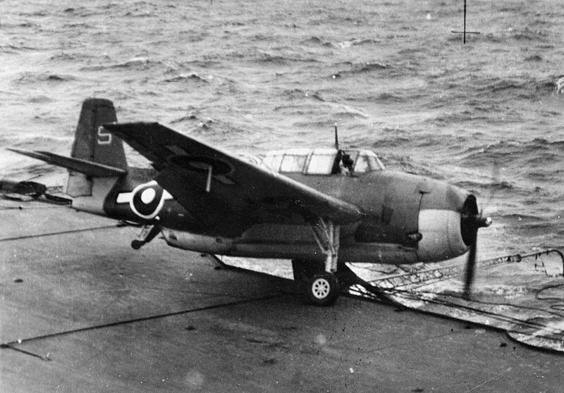 File:Avenger crash on HMS Indefatigable 1945.jpg