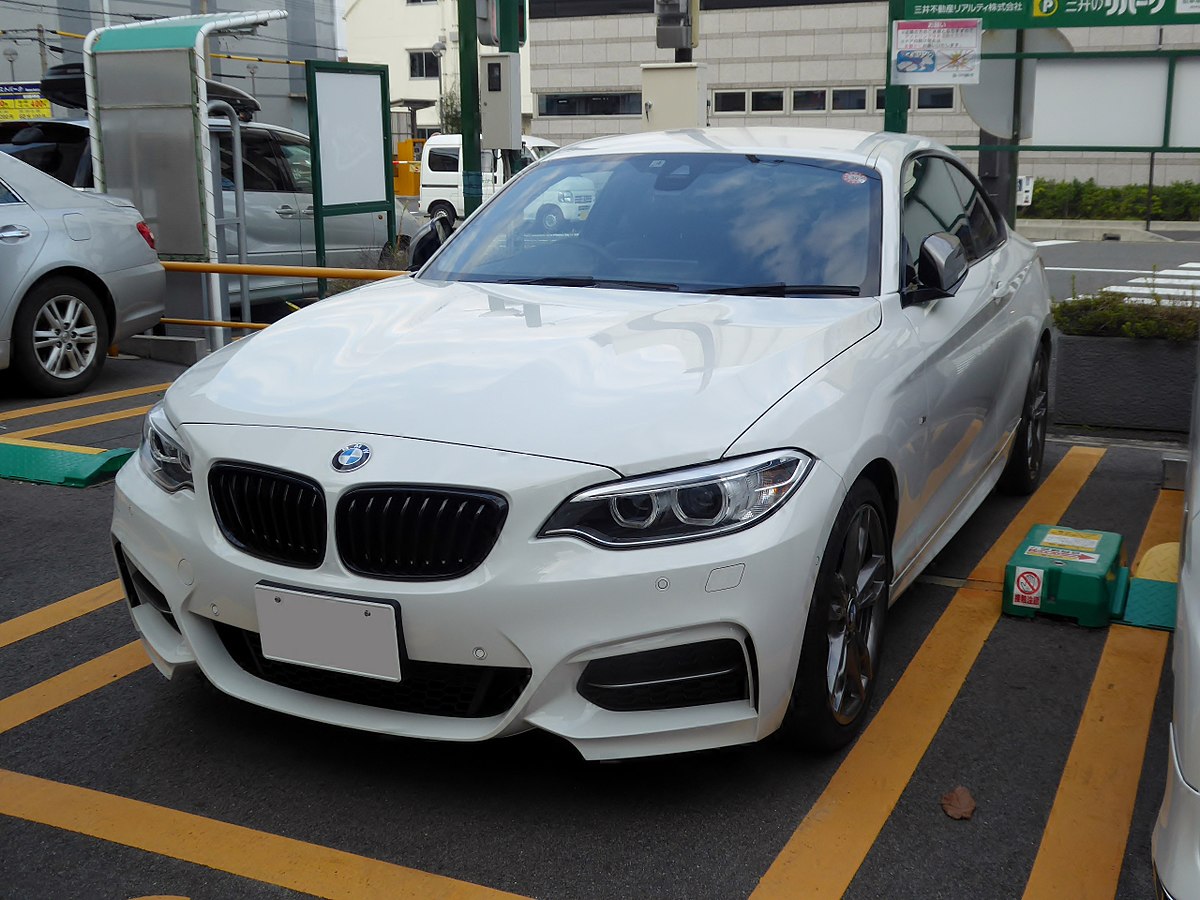 File:BMW M240i Coupé (F22) front.jpg - Wikimedia Commons