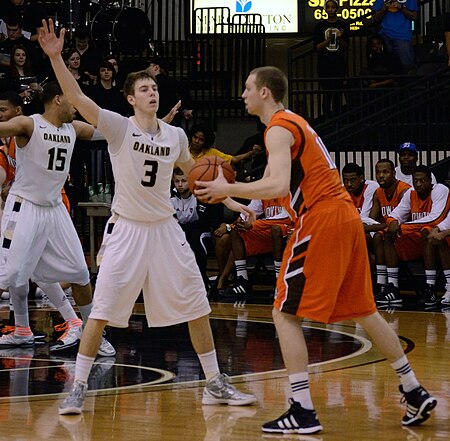 Bader defense vs bgsu (cropped).jpg