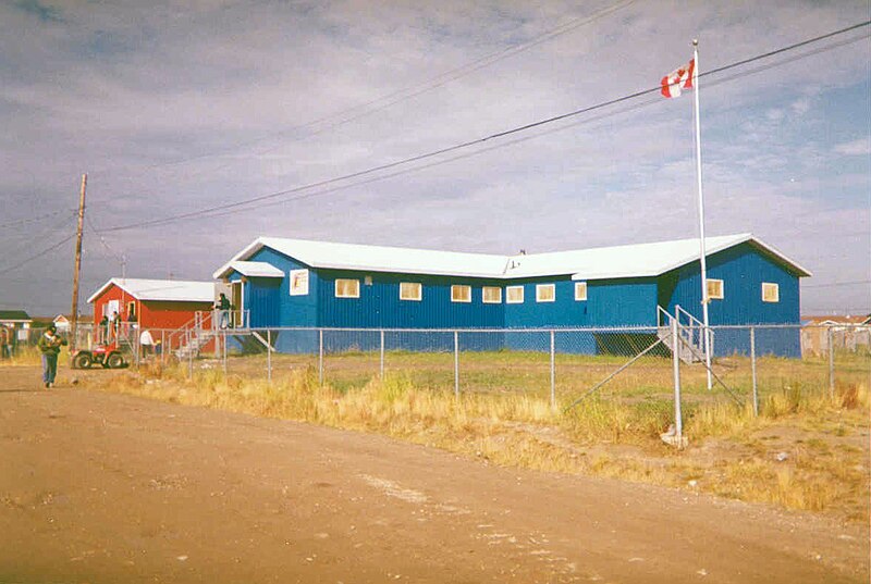 File:BandofficeAttawapiskat.jpg