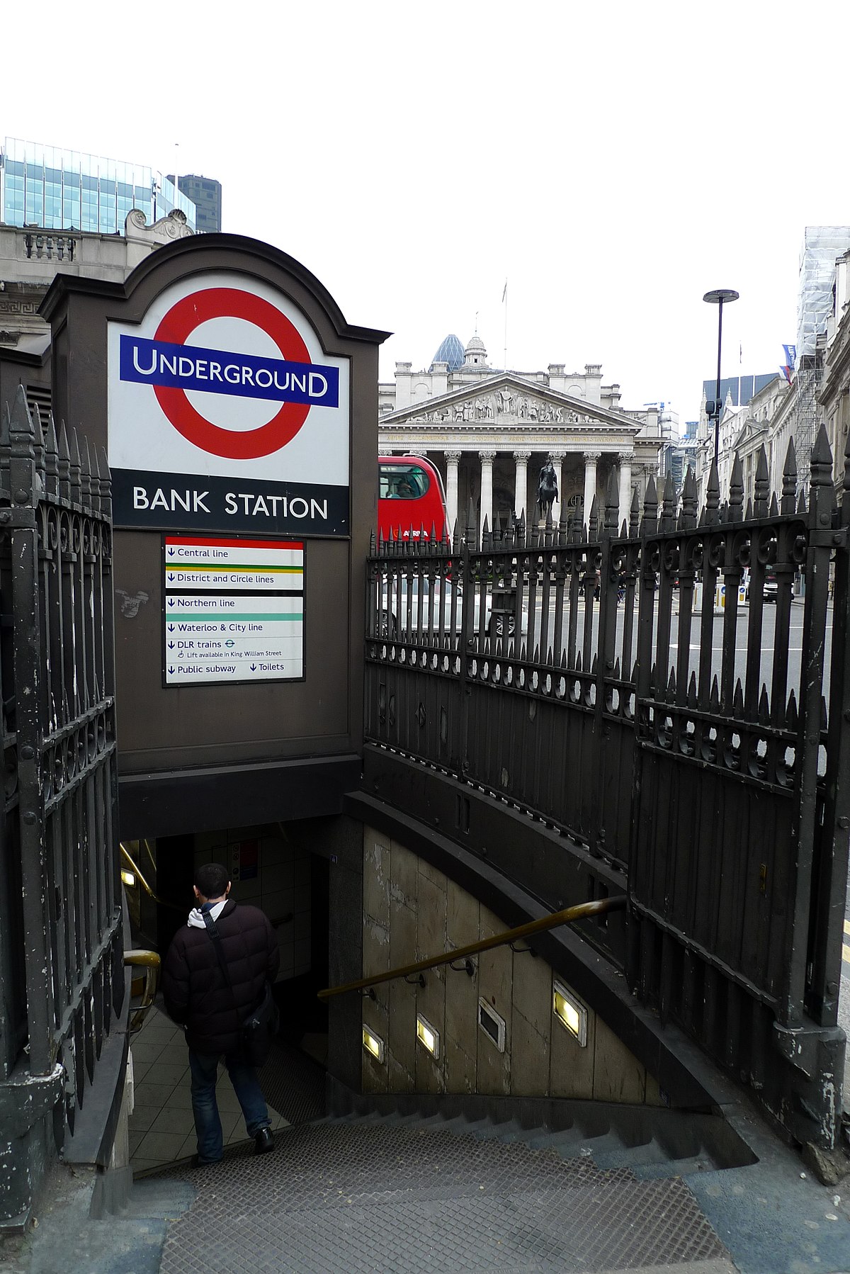 Category:Bank and Monument stations - Wikimedia Commons