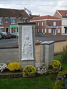 Le dos du monument aux morts.