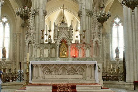 Basilica NDDE-Maitre-Altar Laumonier-JP.jpg