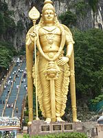 Statuja e Zotit Murugan, Shpella Batu, Malajzi, 140 këmbë (42.7   m).