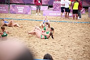 Deutsch: Beachhandball bei den Olympischen Jugendspielen 2018; Tag 6, 12. Oktober 2018; Mädchen, Hauptrundenspiel – Ungarn-Niederlande 2:1 English: Beach handball at the 2018 Summer Youth Olympics at 12 October 2018 – Girls Main Round – Hungary-Netherlands 2:1