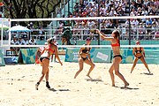 Deutsch: Beachvolleyball bei den Olympischen Jugendspielen 2018; Tag 9, 15. Oktober 2018; Mädchen, Viertelfinale: USA-Spanien 2–1 (21–19/17–21/15–9) English: Beach volleyball at the 2018 Summer Youth Olympics at 15 October 2018 – Girls Quarterfinals: USA-Spain 2–1 (21–19/17–21/15–9)