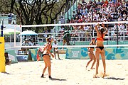 Deutsch: Beachvolleyball bei den Olympischen Jugendspielen 2018; Tag 9, 15. Oktober 2018; Mädchen, Viertelfinale: USA-Spanien 2–1 (21–19/17–21/15–9) English: Beach volleyball at the 2018 Summer Youth Olympics at 15 October 2018 – Girls Quarterfinals: USA-Spain 2–1 (21–19/17–21/15–9)