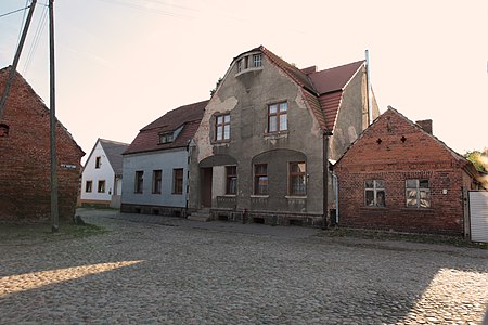 English: Bledzew, the house (wiosna Ludów Sq. 4) Polski: Bledzew, dom z 1860 (pl. Wiosny Ludów 4)