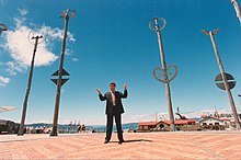 Then-Mayor of Wellington Mark Blumsky on the bridge in 1996. Blumsky City to Sea bridge.jpg