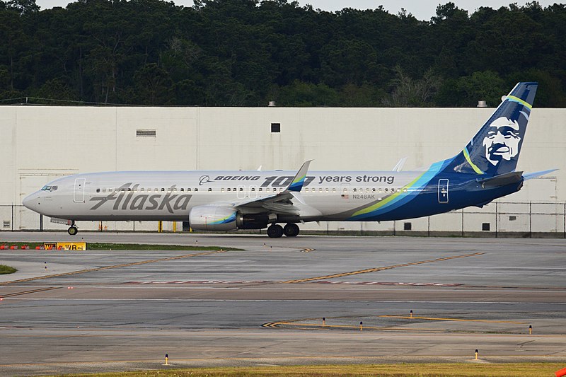 File:Boeing 737-990ER(w) ‘N248AK’ Alaska Airlines (39871804034).jpg