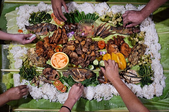 Boodle fight or Bare hand eating. Photograph: Ej Afable (CC BY-SA 4.0)