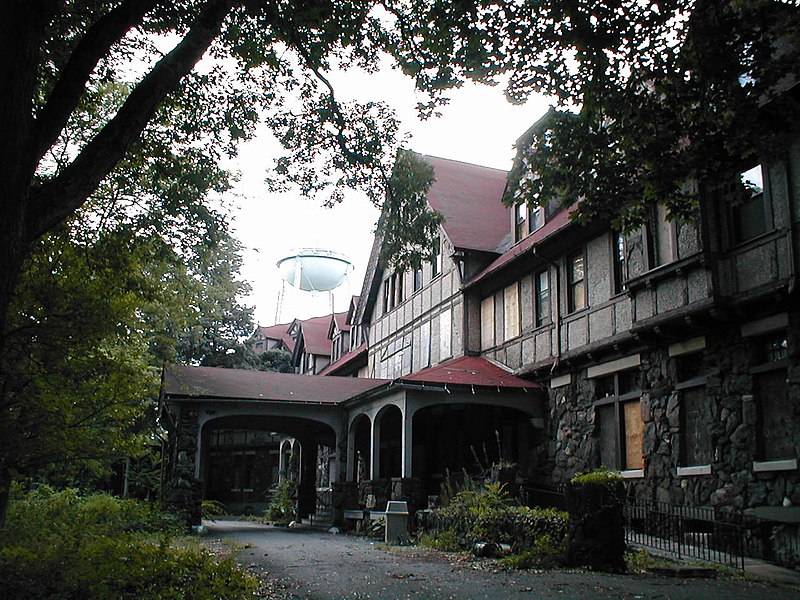 File:Briarcliff Lodge 2003 03.jpg