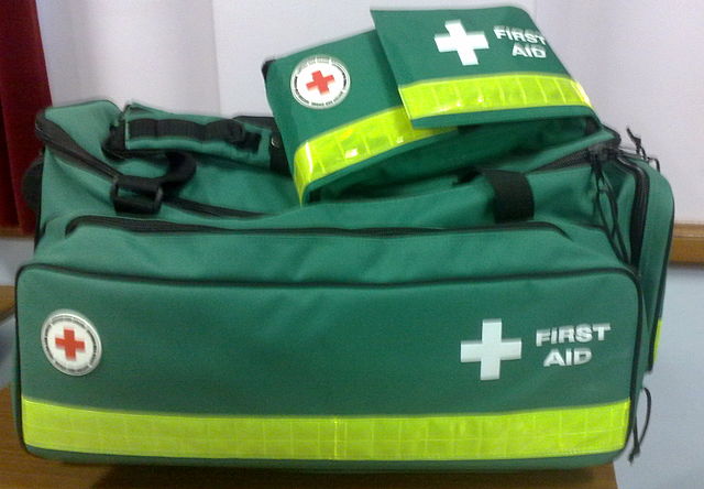 First aid kit - Wikipedia