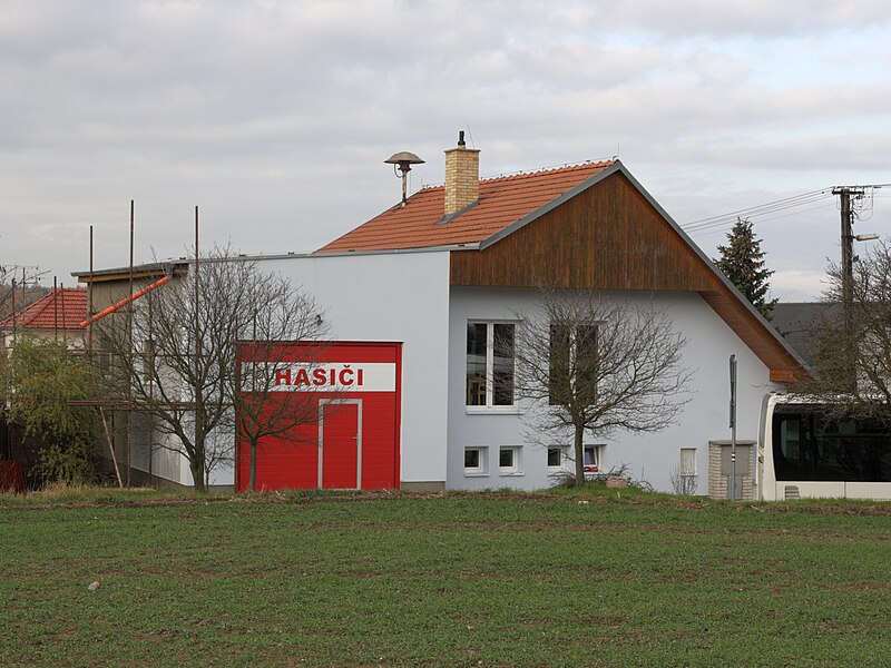 File:Bukovinka - hasičská zbrojnice.jpg